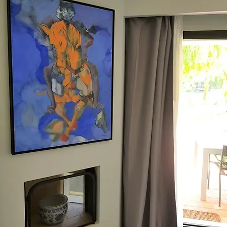 شقة By The المانسيل